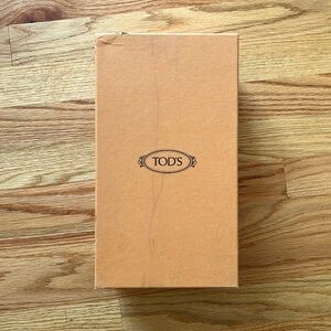 TOD’s shoe box